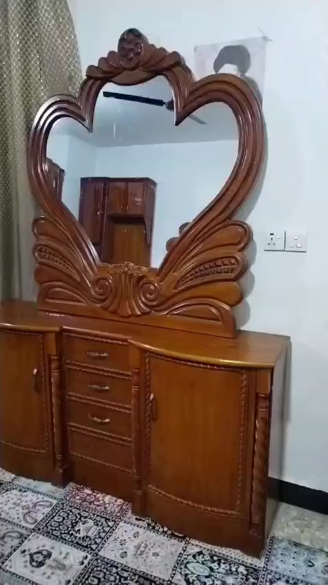 السلام عليكم غرفه للبيع مستخدمه مكاني بغداد الحبيبية ***********
