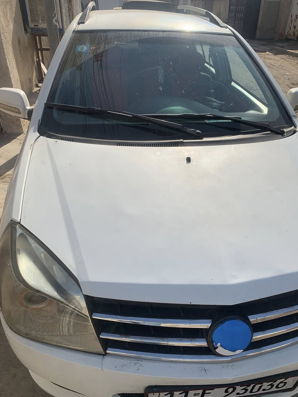 السلام عليكم 
جيلي ام كي للبيع فقط 
باسمي السيارة 
كهربائيات كلها شغالة 
باتري جديد 
صدر نص عمر 
صبغ الجاملغ الايسر والدعامية الخلفية 
والشاصي معدل هيج ماخذها اني السيارة 
نظيفة وحلوة 
السعر 32نهايتها 
الشراي يتصل ***********
