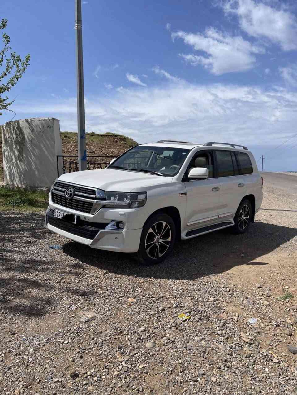 السلام عليكم
لاندكروزر كاز كاززز GXR 2018 فئه السياره كراند تورينك كفاله عامه بدون اي ضرر او صبغ  مغلفه ppf بالكامل ضمان 10 سنوات هزه وسنويه الجديده رقم اربيل الجديد السعر 510$
مواصفات السياره:

1- محرك V8 ( كاز كاز ) 
2- دفع رباعي 4WD
3- دبل ماوس 
4- كرسي السائق والراكب كهربائي
5- الصندوق كهربائي شفط 
6- شاحن واير لس Wireless Charging 
7- ثلاجة 
8- تبريد مركزي
9- ليدات أمامية مع DRL
10- فتحة سقف
11- مرايا كهربائية قابلة للطي 
12- شبك كروم Grand Touring
13- سبويلر أمامي وخلفي
14- حساسات أمامية وخلفية
15- كاميرا خلفية 
16- تشغيل بصمه smart key
17- شاشة وسطيه
18- بلوتوث + USB
19 تحكم من المقود
20- مكيف أوتوماتيك مزدوج أمامي 
21- تبريد خلفي منفصل 
22-داخلية بيج نظيفة جداً
23- خمس كامرات 360 درجه
24-تخم تاير جديد
25-اشاير بالمري
26- تشغيل عن بعد
أنظمة الأمان:

1- ABS
2- مانع الانزلاق
3-EBD
4- Hill Start Assist
5- نظام مراقبة ضغط الإطارات
6-  وسائد هوائية أمامية
 
✅بدون أي حادث
✅بدون تبديل أي قطعة
✅ممشى ألسياره  206ألف كم فقط
✅ مغلفه ppf للمحافظه على صبغ السياره 
-السعر:510$
الموقع : البصره دور النفط 
للتواصل :  ***********
