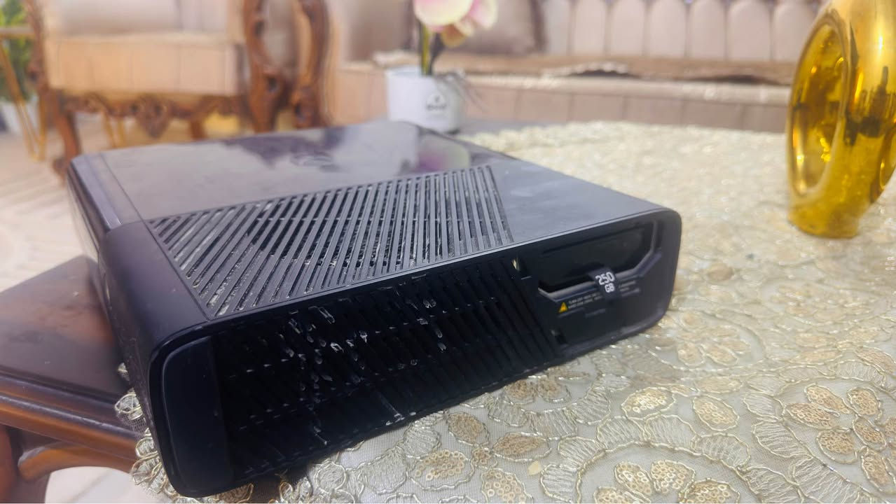 Xbox 360 E
اعلى فئه من اجهزه الاكسبوكس ٣٦٠ وأحدث واحد بيهن 
مهكر بي خمس العاب وياه يده وحده 
جهاز جديد 
وياه محوله و ملحقاته 
الجهاز بعده بحالة الوكاله النجف, العراق


**إذا كنت صاحب هذا الإعلان وتريد حذفه لأي سبب، رجاءا أرسل رسالة إلى الدعم الفني**