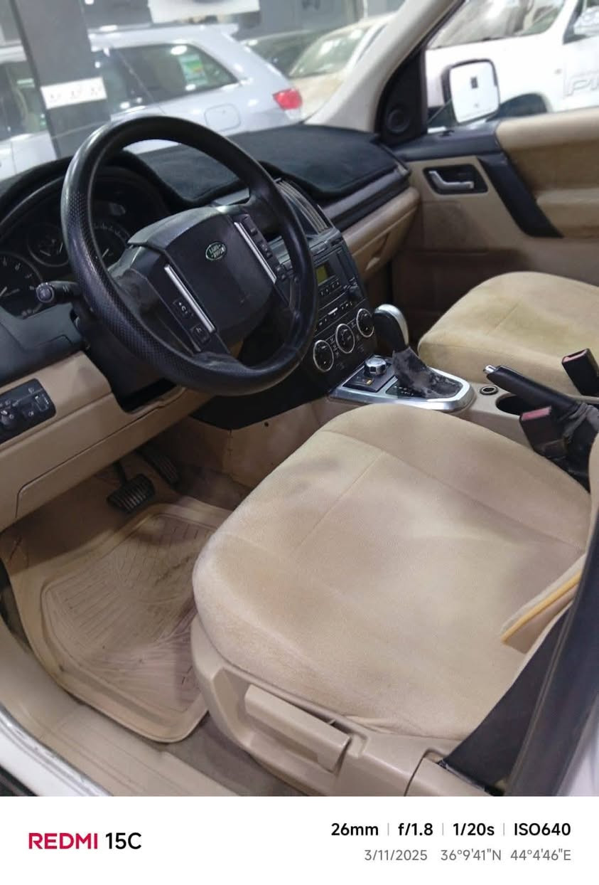 السلام عليكم ورحمة الله وبركاته 
لاندروفر خليجي شركة سردار
6 سلندر حجم محرك 3.2
ماشية 200 الف كيلو
سيارة كلين بدون ضرر بدون بارد بدون صبغ
شرط من الدعامية للدعامية
كفالة محرك كير وتبريد وحدادية
رقم جديد  ومميز 
وسنوية لشهر 10  سنة 2030
هزة جديدة
تحويل نفس اليوم
ملاحظة
السيارة جانت استخدام المرور سابقا
يعني بيهة زرف بالقمارة مال الفتال

السعر
87 ورقة
***********
***********
واتس واب
تحياتي للجميع
