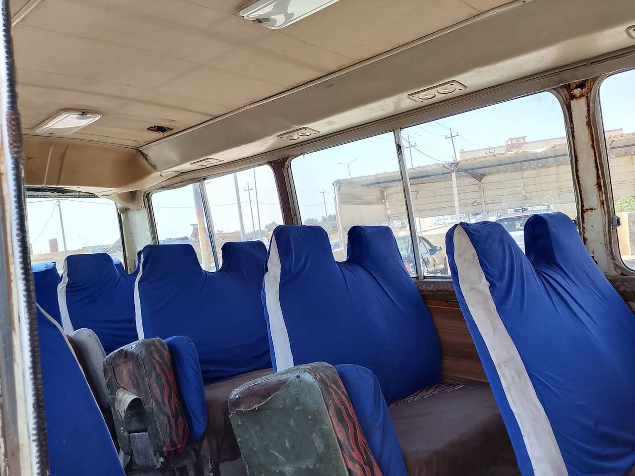 سلام عليكم كوستر موديل 83للبيع السعر ٣/٥٠٠سياره جاهزه وحلوه كير محرك شرط العنوان كركوك الحويجه موبايل ***********
