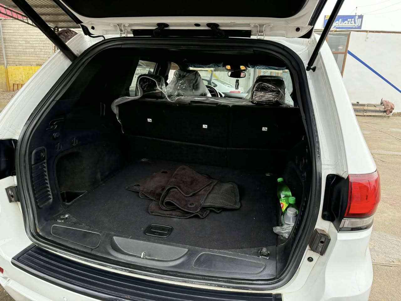 جيب 2019 بلاك توب رقم بغداد قطعتين صبغ بدون دواخل وبدون شاصي ماشية62 الف ميل جاهزة من كلشي باسمي محرك مو مفتوح السعر225$ وبيها مجال او مراوس حسب القناعة الاتصال بالرقم ***********/تكريت/القادسية شارع الگراج
