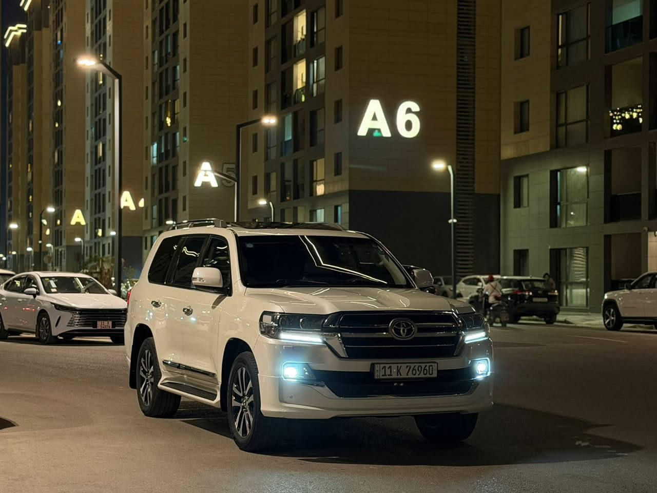 اسلام عليكم
لاندكروز 2019 للبيع
كراند تورنك SAS باب اول 
3 شاشات
شاحن واير ليس 
الكشنات كهرباء كشن السايق 3 حركات 
فتحه
بصمه جميع الابواب 

سياره كفاله عامه  ما عدى الدعاميه الخلفيه صبغ اثر شخوط 
ماشيه حقيقي 78km
السعر 535$

 مكان السياره بغداد حي الجهاد 
***********
