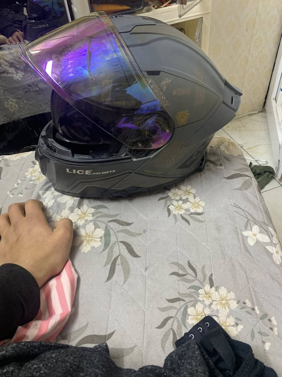 يا الله شباب عندي هاي  خوثه رايده ب 60 تواصل بس واتساب ***********
