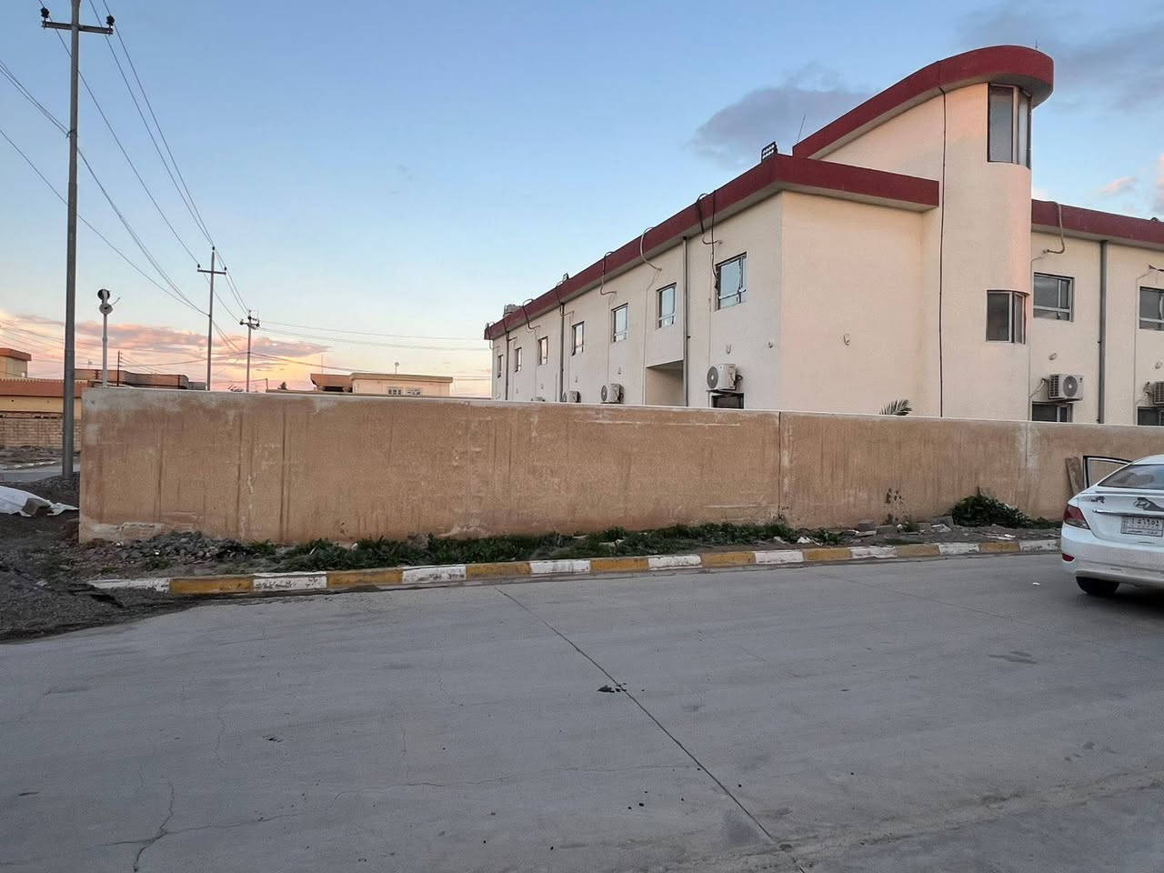 نص قطعة ركن حي القادة مكان راقي مقابل المركز الصحي المساحة ١٧٦م الواجهة١١،٧٥ العمق ١٥ ركن السعر المطلوب ٧٠ مليون للاستفسار أكثر مراجعة مكتب الزغيت اوالاتصال على الرقم ***********
