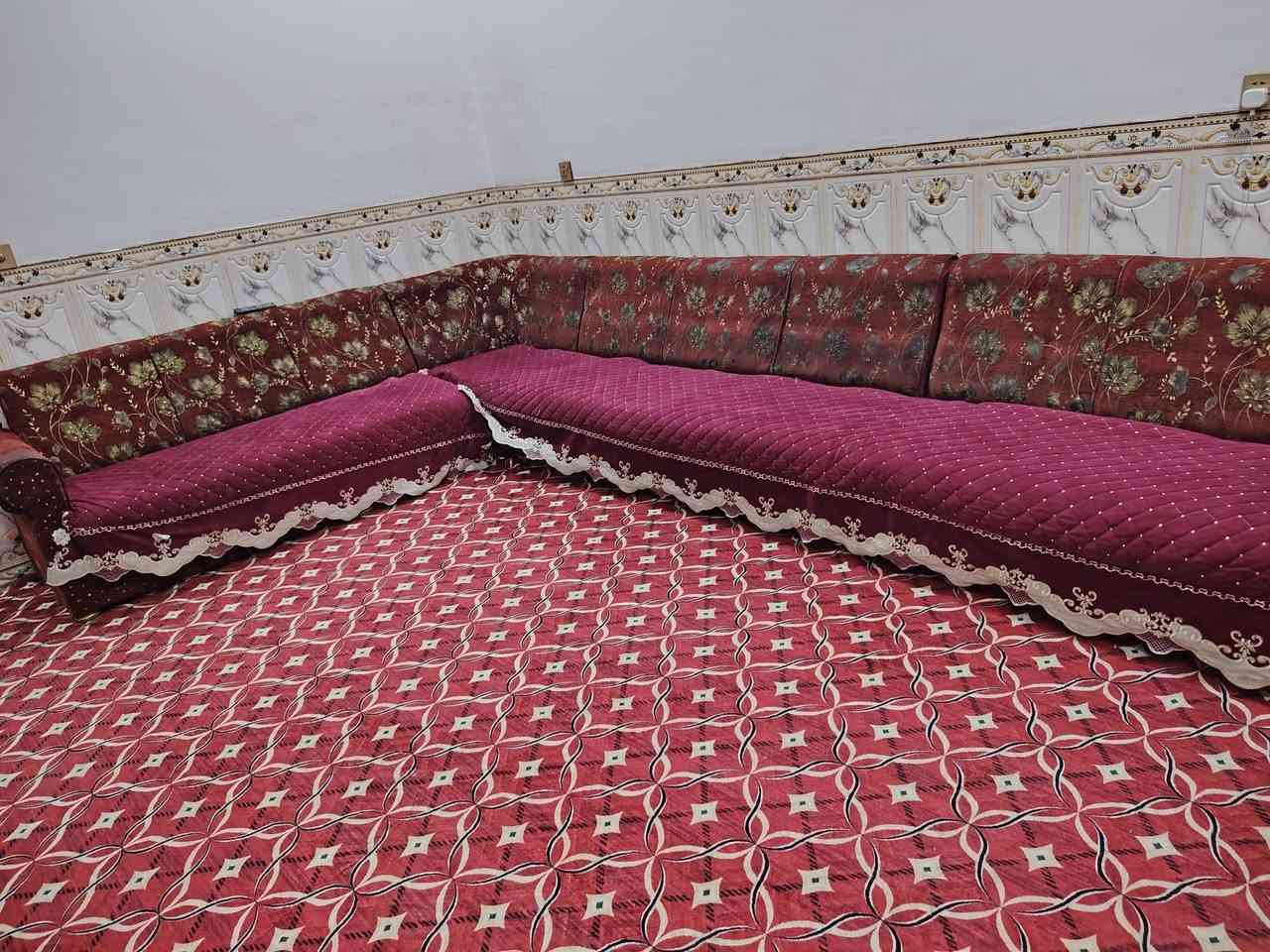 للبيع تخم ديوان عشر مقاعد مع قنفة
سعره ١٠٠ الف نهايته
تقاطع نهروان
***********
