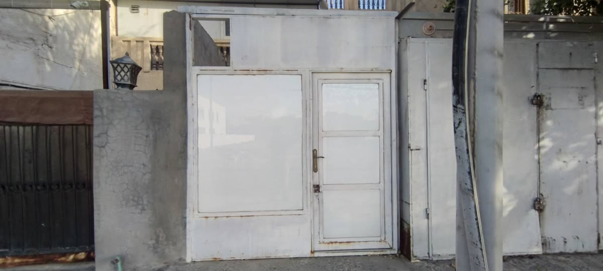 (باب حديد جام)
الطول 2 متر ، و64 سم
‎العرض2 متر ، و22 سم
للتواصل واتساب/***********

