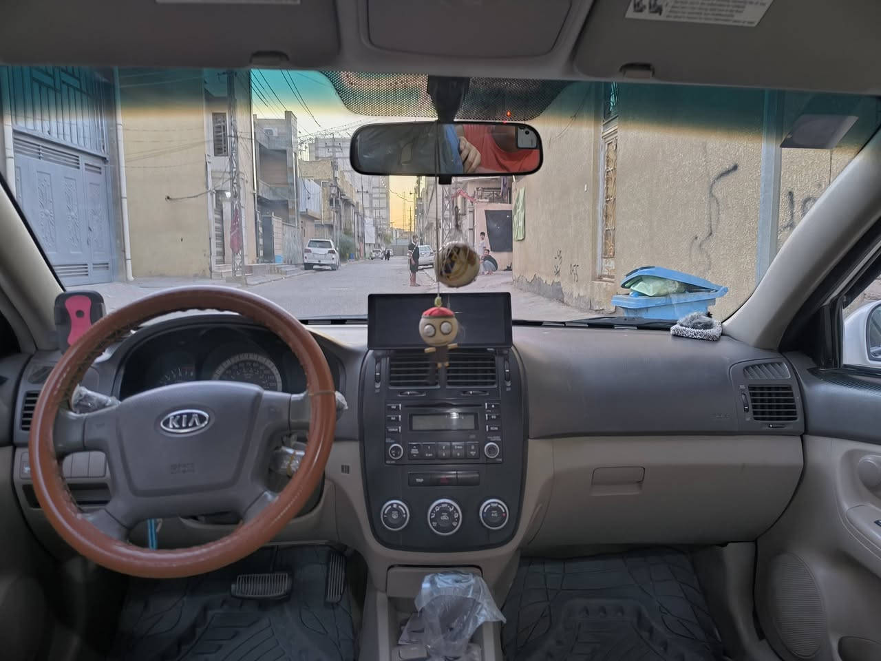 السلام عليكم
سبكترا 7  رقم كربلاء مميز باسمي
وارد ماشية 85 ميل فقط
محرك 2000
تبريد ثلج تخم تاير جديد  بيها باب خلف الصدر مبدل
موجودة  بكربلاء
السعر 81
للتواصل ***********
