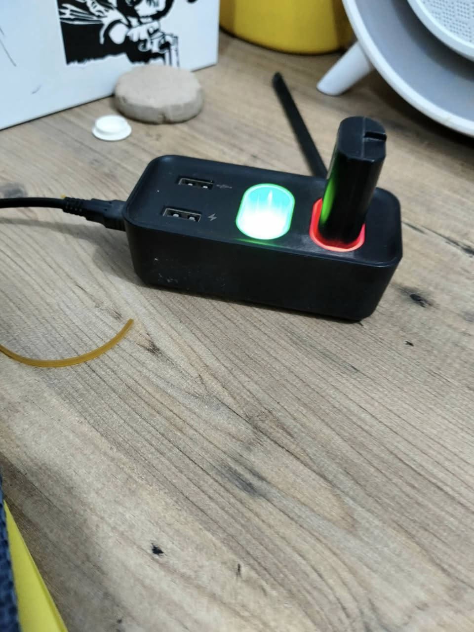 السلام عليكم اكس بوكس سيريس اس اصدار 2022 جهاز نضيف ما داخل تصليح نضافته 95%  كامل ملحقات وكرتونته موجوده واليده من اشتريته بي فتحه خفيفه موجوده بل صوره بيه درفت خفيف كلش بل كير الايسر مو قوي وياه كت كامل ماوس باد وماوس وكيبورد ريد دراجون نضيفات كل الازرار يشتغلن ويا بطاريات عدد ثنين كل بطاريه اطول وياك فوك 3 ساعات


**إذا كنت صاحب هذا الإعلان وتريد حذفه لأي سبب، رجاءا أرسل رسالة إلى الدعم الفني**