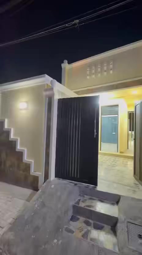 السلام عليكم
بيت للبيع في حي السفير المساحه ١٢٥ قرب أفران علي الهادي  
زراعي سند ٢٥ 
يتكون من طابقين  استقبال + صاله+٣ غرفه نوم 
+ ٢ حمامات داخليه+١ خارجي البيت بناء ٢٠٢٥ شهر الثاني ارتفاع الرفت ٥٠ سم 
كهرباء +ماء+ منظومة غار+منظومة انترنت +منظومة كامره مراقبه
الموقع 📍
https://maps.app.goo.gl/sQerQr165WUAnRKx5?g_st=awb
للاستفسار الاتصال على ***********
