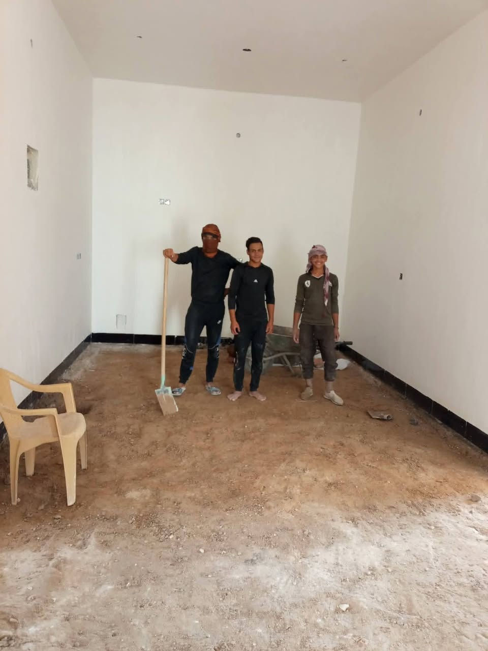 سلام عليكم  / يوجد كادر عمل جاهز/ تصعيد مواد/ تنضيف بيوت/ تفليش/ تكشيط/ تنضيف حدائق/ دفن نهري  / شقلنه ليل ونهار   /ومعداتنه جاهز/ ماعليك بس تصال على رقم  /  ***********

