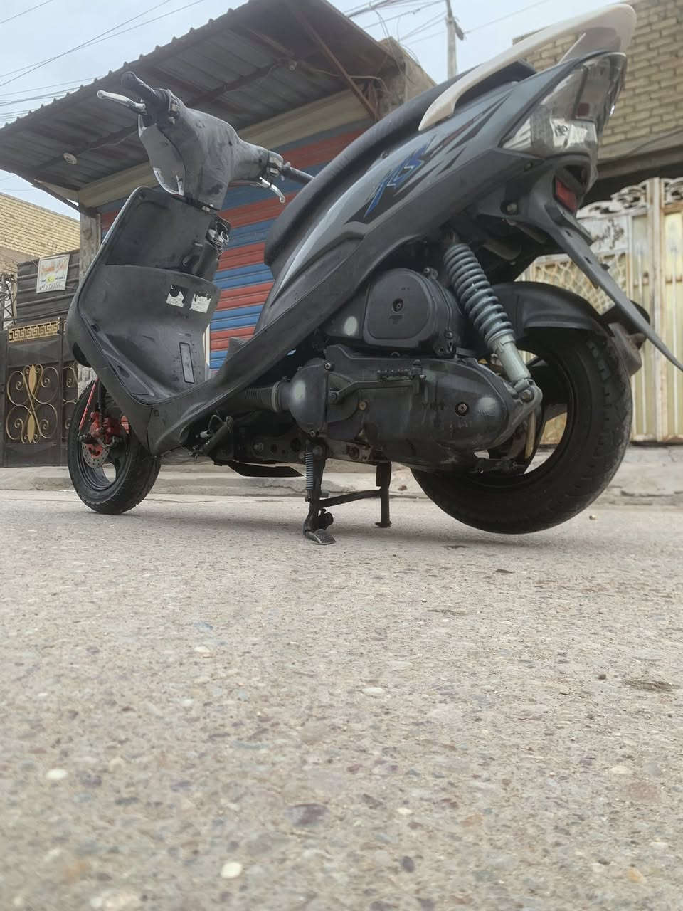 سلام عليكم اخوتي ماكس عدله موديل 2008الد دراجه كفاله عامه ماعده كابريتر ولكفرات فقط كلشي بيها اصلي ولا شي مبدل ولا مفتوح مكينتها الله مصلي علا محمد 🧿كفاله عامه وخرسه لا صوت ولا دخان شعه معدل بصمه الله شاهد بدون بانزين تشتغل كبل بريك امامي خلفي شغال اشاير شغاله لايت هورن كلشي شغال الدراجه ماعوزها اي شغله ولا تدخلي وتكلي شبيها مابيها اي شي حته تخم تاير اشتريت اصلي ودبل امامي اصلي مال حاويه شديتها الها لبارحه سعر 750وبيها مجال مكاني بل بلديات بشارع لمصرف رقمي ***********
