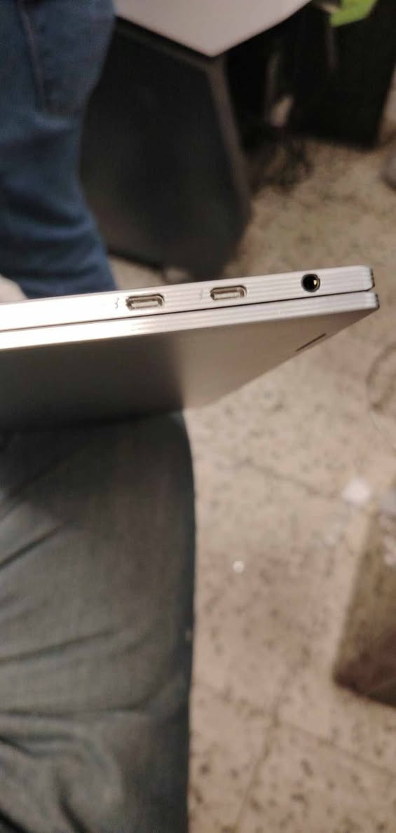 شاركة سامسونك
معالج كور اي 7 الجيل الجيل 8 
الهارد SSD M2 256
الرام 16 GB 
الشاشة 13 
تعمل باللمس سريع جدا 
دوار 360 درجه 
بصمة جانبية 
منافذ تايب سي عدد 3 
شحن تايب سي 67 واط 
مدة شحن يدوم 2 س 
منفذ رام 
صوت جيد محيطي 
البصرة سفوان 
السعر 550 
تكدر تستخدمه لابتوب وايباد


**إذا كنت صاحب هذا الإعلان وتريد حذفه لأي سبب، رجاءا أرسل رسالة إلى الدعم الفني**