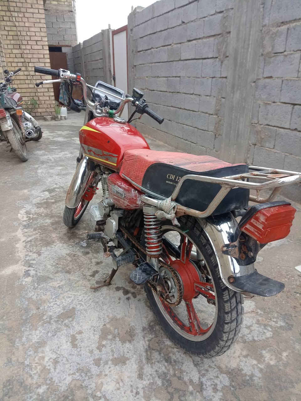 سلام عليكم دراجه للبيع سافان اوراق 2023 دراجه يرايدله ترتيب ٢٥ الف ترجعه جديده سعر 425 بيه مجال مكاني حصوه حي زهراء ***********
