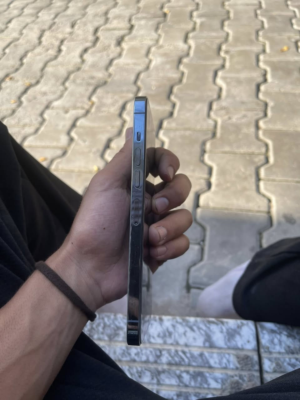 ايفون 13 برو ماكس ذاكره 256 مبدل شاشه اصليه وبطاريه اصليه كلشي شغال بل جهاز والضهر مكسور وخط بل شاشه السعر 300 وبي مجال ***********
