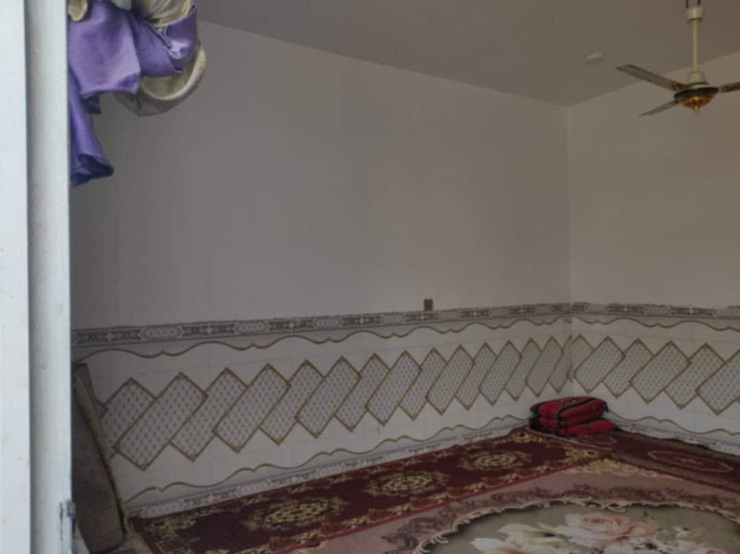 🏡 بيت 100 متر للبيع ب 34 وبيه مجال
موقع مميز  مقابل  قرية الغدير (عمود 270) ✨

📏 المساحة: 100 متر
💰 السعر: 34 مليون (قابل للتفاوض)
🏗️ البناء: طابوق | الأساس والسقف: كونكريت

🔹 مواصفات البيت:
✅ غرفة نوم 🛏️
✅ صالة 🛋️
✅ صحيات داخل وخارج  🚽
✅ مطبخ 🍽️
✅أستقبال 

🔹 الخدمات المتوفرة:
💧 ماء | ⚡ كهرباء | 🚗 شوارع مبلطة | 🏫 مدارس قريبة

📍 الموقع: النجف – مقابل  قرية الغدير عمود 276 
📜 الملكية: طابو زراعي (إقرار محكمة)

📞 للتواصل: 
أتصال ‏‪***********‬‏
واتساب ***********
