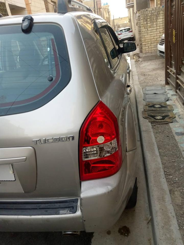 سياره توسان موديل 2009 كامله المواصفات بيها اللون جارد ومصبوغ البنيد والچاملغ  الخلفي السعر 115 /***********
