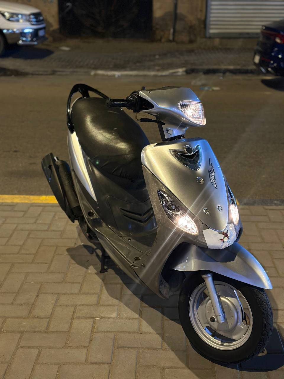 السلام عليكم دراجه ماكس قجمه نضيفه ختم واحد كهربائياته شغاله ما عده السلف بيه جلجات رياضي شرط المعدل وبيه اكزوز اف ام ابو الطكه ولدراججه مكينته مفتوحه بس علا الفحص ما بيه اي خلل وناعمه سعرع 575 ومكاني بصره قبله ***********
