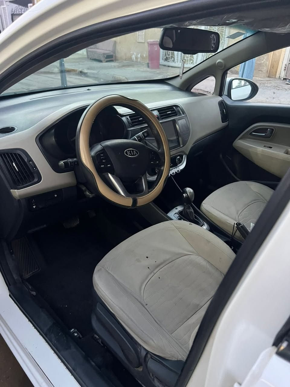 للبيع كيا ريو 2012 خليجي 🚗
المواصفات:

- محرك 1600
- بارد (مكيف ممتاز ❄️)
- جام لغ أمامي
- عكس السايق
- رقم بغداد
- فول مواصفات (عدا البصمة)
- ممشى 148 ألف

السيارة نظيفة وجاهزة للاستخدام، ما تحتاج صرف.

📍 الموقع: بغداد
📞 للاستفسار: ( *********** )

السعر: (105 وبيها ومجال بسيط )

الي جاد يتفضل يتواصل.
