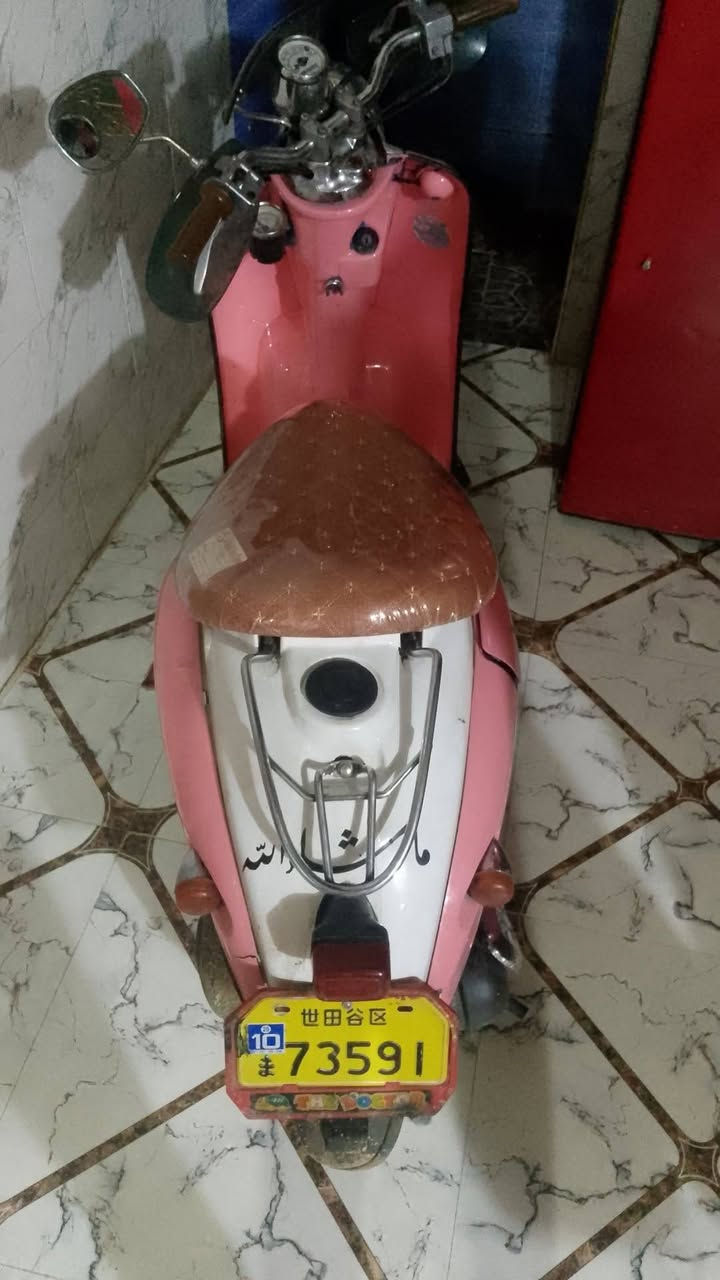 السلام عليكم شباب دراجه للبيع كهربائيات كلها شغاله وخير  من الله اوراقها موجوده 350 وبيها مجال ***********
