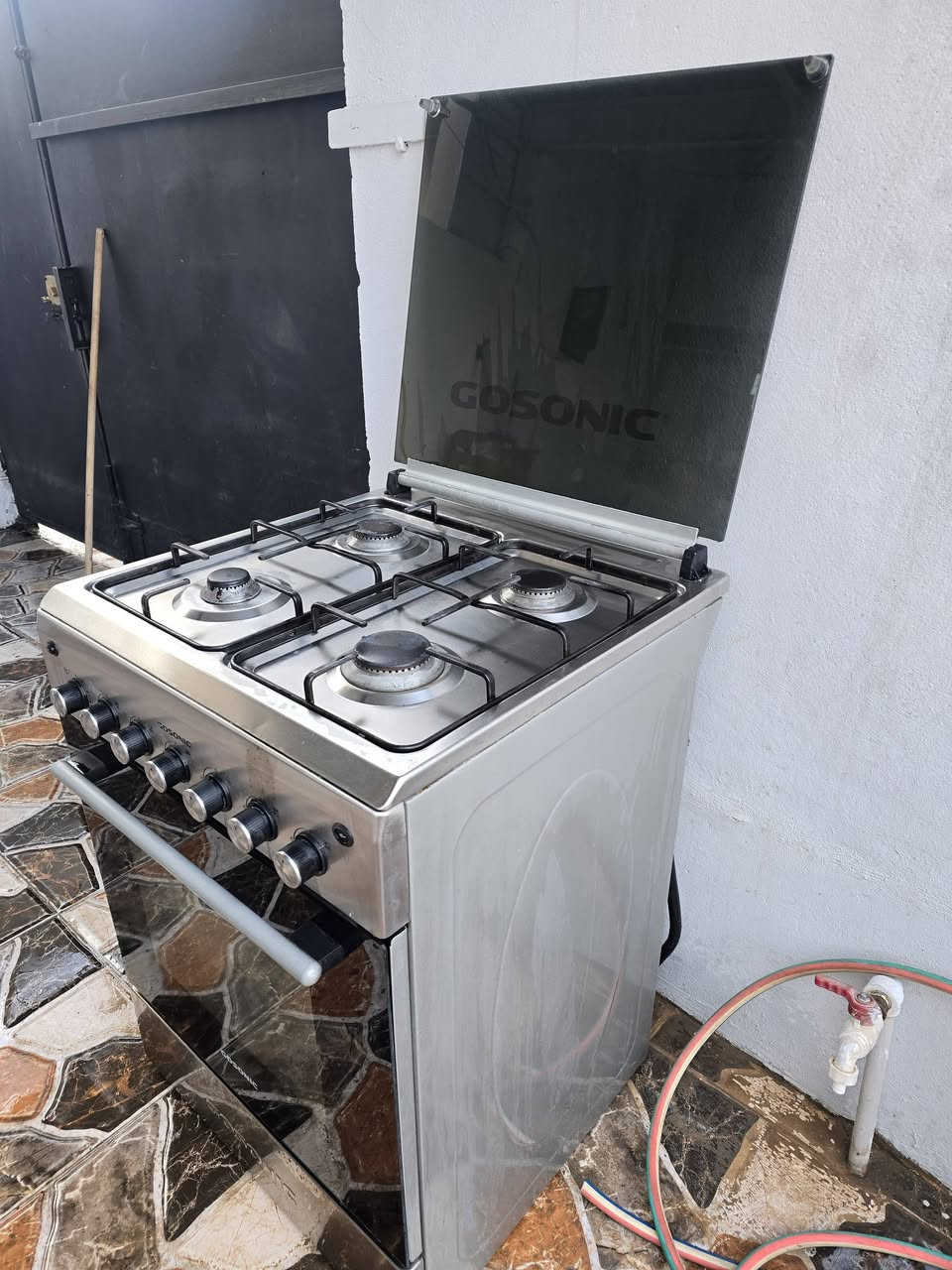 طباخ نظيف  4 عيون شرط شغل فرن السعر 100 وبي مجال بسيط شراي يخابر ***********
