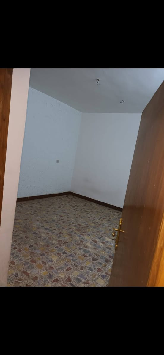 السلام عليكم بيت زراعي طابو سند ٢٥ مساحه ١٠٠ _١٠×١٠ 
الزعفرانيه مقابيل سيطره الشون القديمه قرب سده الوليد 
***********
