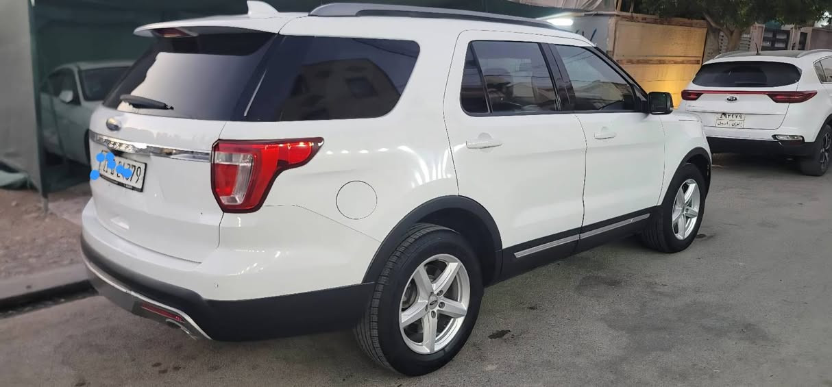 فورد إكسبلورر XLT2017
🔹 محرك 6سلندر  المرغوب
🔹 قير أوتوماتيك 10 سرعات
🔹 دفع خلفي / )
🔹 بصمة تشغيل (Keyless Start)
🔹 بصمة أبواب
🔹 شاشتين (عداد + وسطية)
🔹 شاشة لمس مع Apple CarPlay & Android Auto
🔹 كاميرا خلفية
🔹 رادار تنبيه الاصطدام
🔹 تثبيت سرعة
🔹 تحكم بالمقود
🔹 مكيف قوي خلفي وأمامي
🔹 مقاعد جلد اسود 
🔹 أنظمة أمان متعددة (ABS – كهرباء حته الخلفيه Traction باب خلفي كهرباء  Control)بيه هواي موصفات خير من الله موقع بصره وارد امريكي ربع البنيد وجاملغ الايسر. ولباقي كفاله عامه رقم سليمانيه باسمنه  رقم ***********
