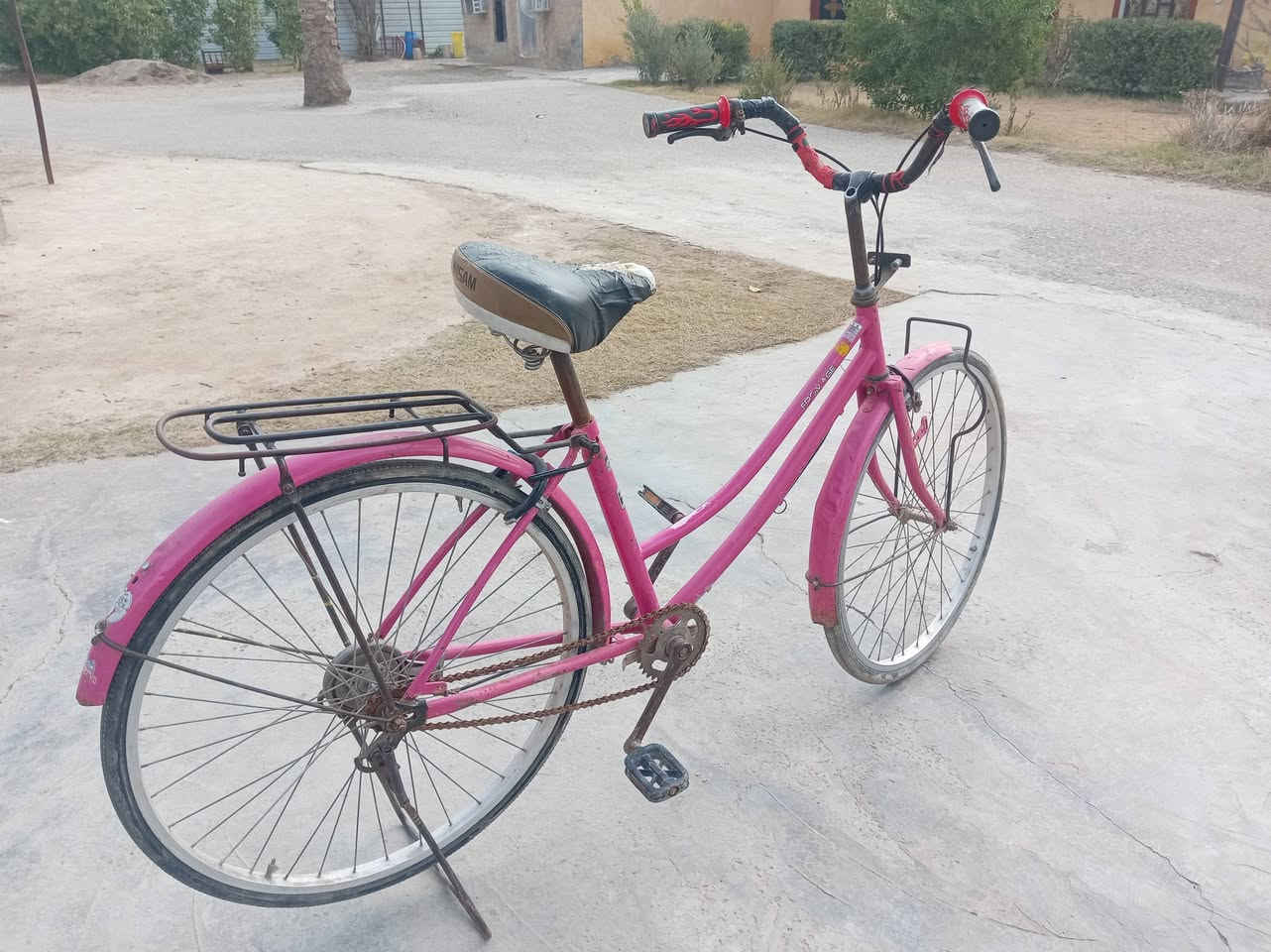 سلام عليكم بايسكلات البيع الكشر نضيف بايسكل اسود نضيف تايرات نضيفات ويل ابولحساس  /البايسكل احمر نضيف يرادله بس جوب ابريك يرادله بس واير برك المكان الطارميه المشاهده رقم/*********** /***********
