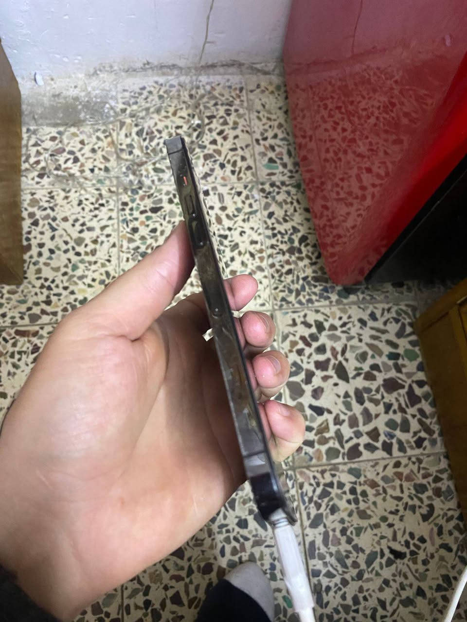 السلام عليكم
ايفون 12 برو ماكس 
مبدل شاشه احسن نوعيه 3خيارات
وبطاريه احسن نوعيه 
فيس ايدي واكف
ذاكرة 128 
ضهر مكسور مايكلف 15 الف 
سعره 235 بي مجال للشراي
بغداد الامين ***********
