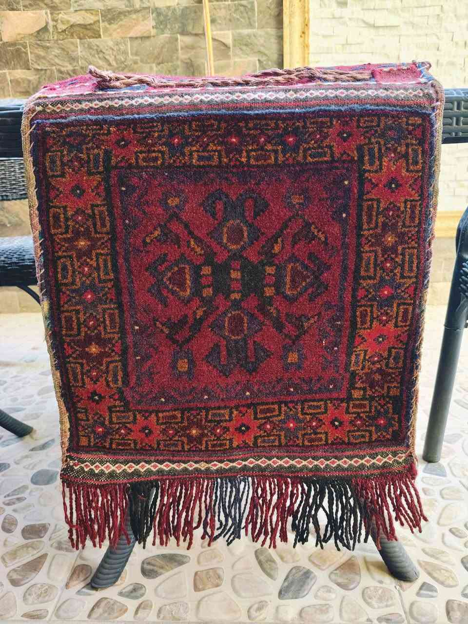 قطعة من النوادر قطعة أفغانى انتيك متاح قطعة واحده فقط لمحبى القطع النادرة اللى مش بتتكرر و النادر فيها كمان حالتها بدون تصليح أو عيوب نهائى .
كيس ملح او كيس تخزين(خرج) (saddle bag) افغانى انتيك وش سجاد و الضهر كليم افغانى قطعة انتيك نادرة  لمحبى القطع النادرة اللى مش بتتكرر بحالة فوق الممتازة طبعا الوان رهيبة يشتهر بها السجاد الأفغانى و الصوف المسبوغ الوان طبيعية بعدد ٢ جيب و ليس جيب واحد حجم كبير غير معتاد متاح قطعة واحده فقط.

المقاس:- 
١.٢٠م × ٤٠سم 

للتواصل و الاستفسار:- 
01011901290


**إذا كنت صاحب هذا الإعلان وتريد حذفه لأي سبب، رجاءا أرسل رسالة إلى الدعم الفني**