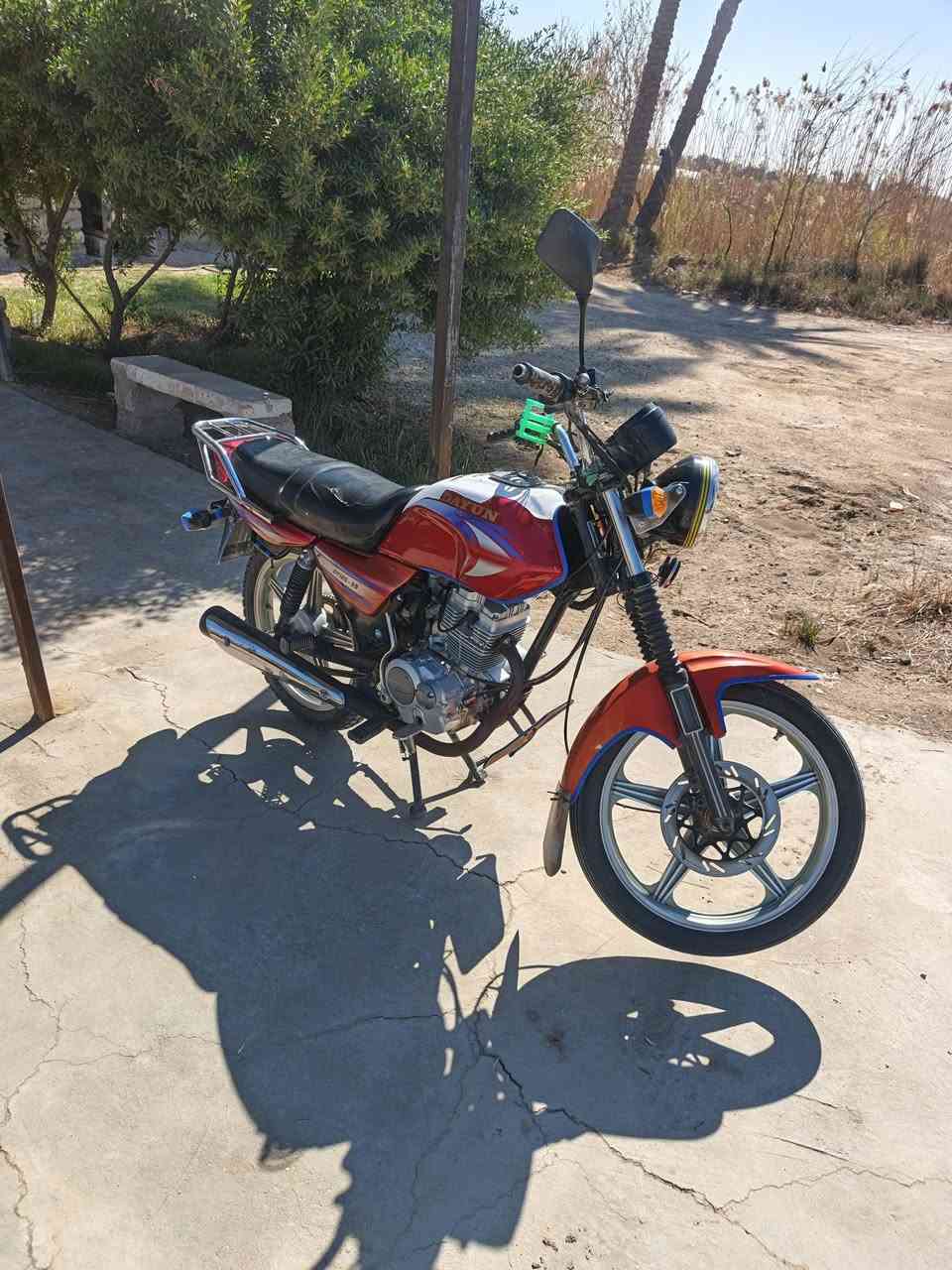 السلام عليكم
دراجه دايون عضم 
اوراق سكنر
موديل 19
دراجه نضيفه شغاله كله 
لا دخن ولا تنقص بعدهي على 
وضع الشركه محرك مامفتوح
تخم تاير جوبلس جدد
كهربائيات كله شغاله 
سعرها 650 وبيها مجال للطيبين
مكاني  بابل الهاشميه 
اي استفسار عل ***********
