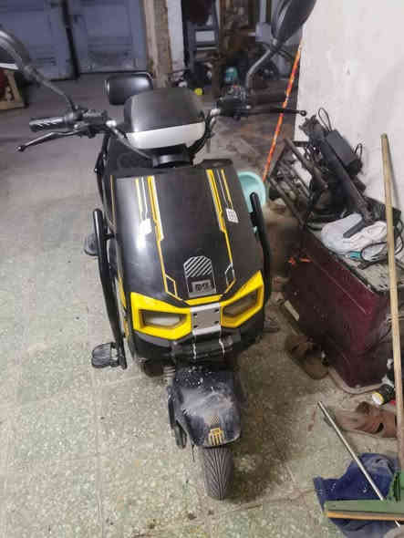 السلام عليكم عندي دراجة شحن نضيفه والعقل علفحص
3 گير 6 بطاريات نضيفات مديل 2025 
مكاني بغداد حي العامل 
السعر 550 بيع او مراوس 
***********
