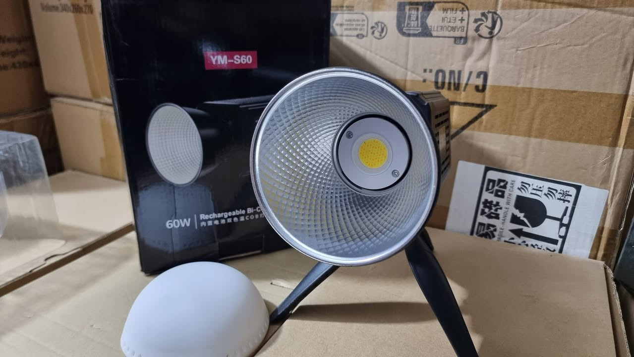 السعر الواحد 75 الف  شحن يدون 4 ساعات 
اضاءة فديو  مستمرة 60واط من شركة YSKE
باي كلر شمسي ابيض ثلجي  تحكم كلفن تحكم بقوة الاضاءة 
شاشة كبيرة فانات تبريد عدد ٢ صامت  تحكم تطبيق موبايل جديد متوفر توصيل


**إذا كنت صاحب هذا الإعلان وتريد حذفه لأي سبب، رجاءا أرسل رسالة إلى الدعم الفني**