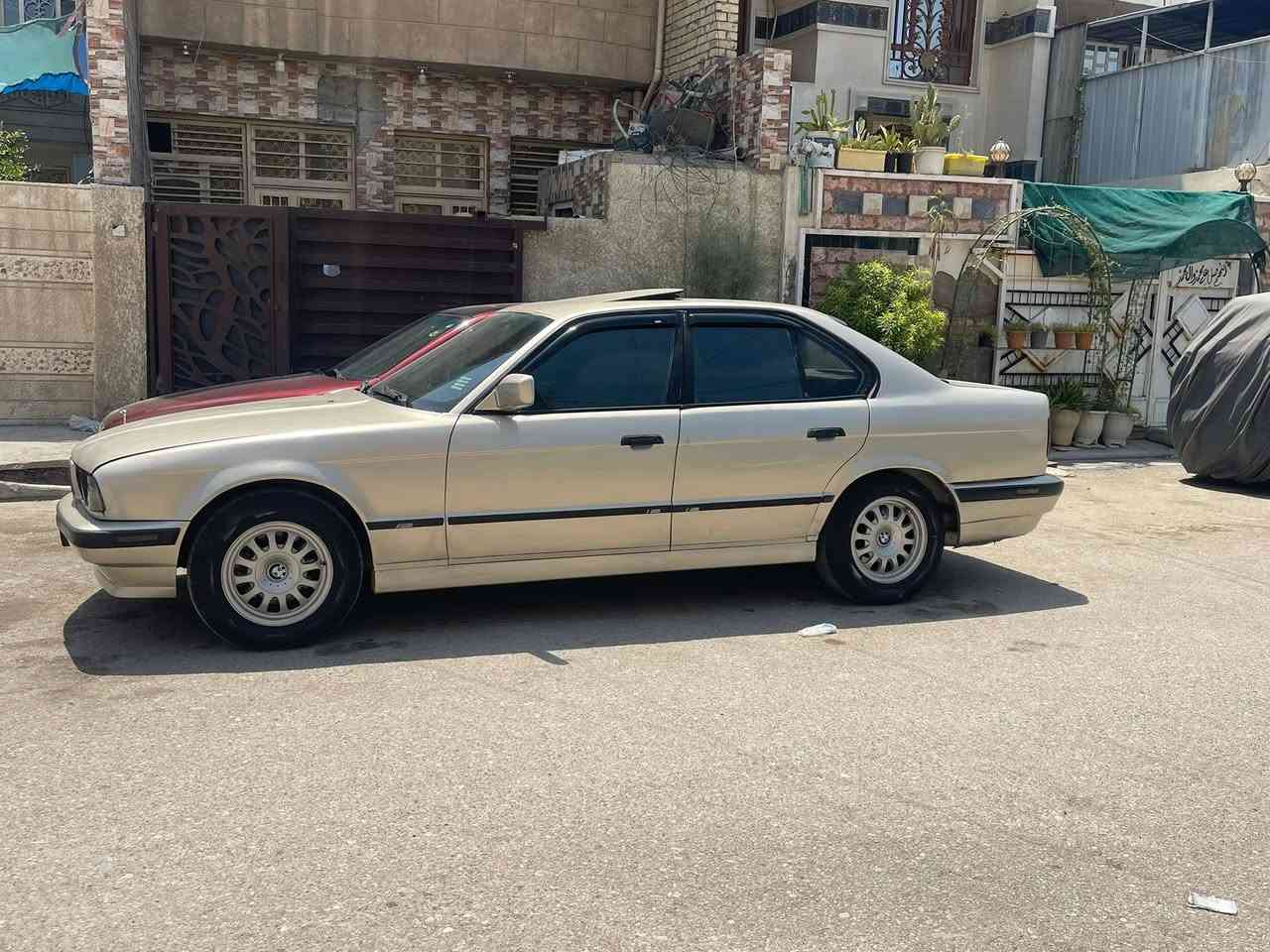 السلام عليكم للبيع او مراوس
بي ام 
موديل ١٩٩٢ فول مواصفات محدثه كلها ١٩٩٥
فتحه سلايت 
بجم عريض
مكينه ٢٥ مسكر 
كير عادي 
جاهزه مكينه وكير وصدر كفاله 
بدون حادث 
رقم انبار سنويه ٢٠٢٨ شرط تحويل 
مكاني بغداد
سعر ٤٥ ورقه


**إذا كنت صاحب هذا الإعلان وتريد حذفه لأي سبب، رجاءا أرسل رسالة إلى الدعم الفني**