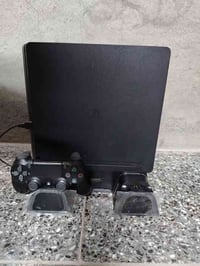 بلي فور سلم ذاكرة 500Gm جهاز نضافتة 100/100 مروحيه الجهاز +حساب إمارات...