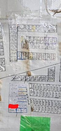 قطعة ارض للبيع مساحه 200 متر بصف الركن على شارع 20 مقابيل ساحه المكان ...