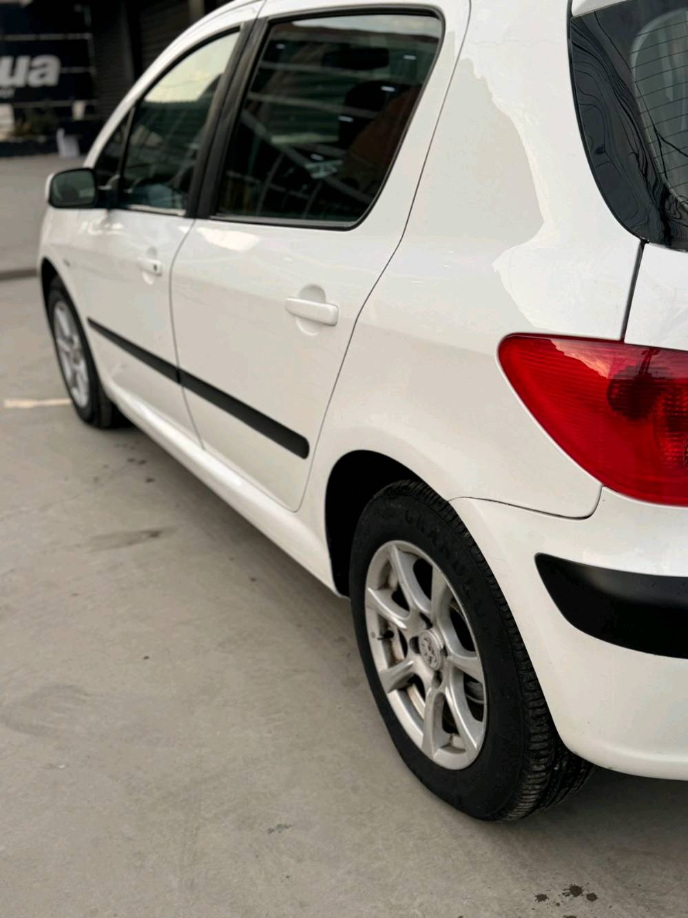 سلام عليكم بيجو ٣٠٧ فرنسي موديل 2006  للبيع  جاهزه من كلشي گير مكينة حدادية كهربائيات تبريد شاشة رقم بابل  انگليزي مشروع وطني بأسمي هزه جديد 
السعر ٦٠ وبيها مجال 
مكاني بغداد 
للستفسار  ***********