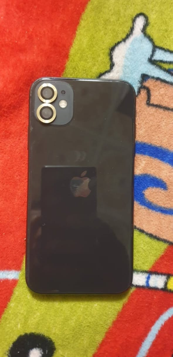 السلام عليكم 
ايفون 11 عادي لون اسود 
جهاز نضيف 
الذاكره 128 
البطاريه 81
بس الشاشه امبدله اصليه مال تفصيخ 
السعر 200 
العنوان رابرين 
الرقم ***********
