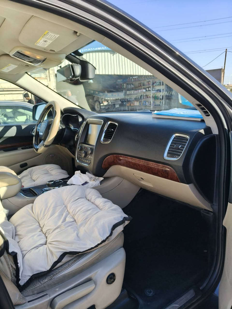 السلام عليكم
دورنكو 2016 اصل رقم بغداد دولي بسمي سنويه لغاية 2029 تحويل مباشر السياره فول مواصفات لمتد الكشنات ملكي صور الحادث بالمنشور جاملغ صبغ والثاني تبديل سته سلندر المرغوب كير ومحرك تخم تاير جديد تدفئه وتبريد حساسات كامره السياره جاهزه مابيه اي نقص بيع او امراوس حسب القناعه ويفضل مهافي مكان السياره الناصريه للاستفسار ***********
