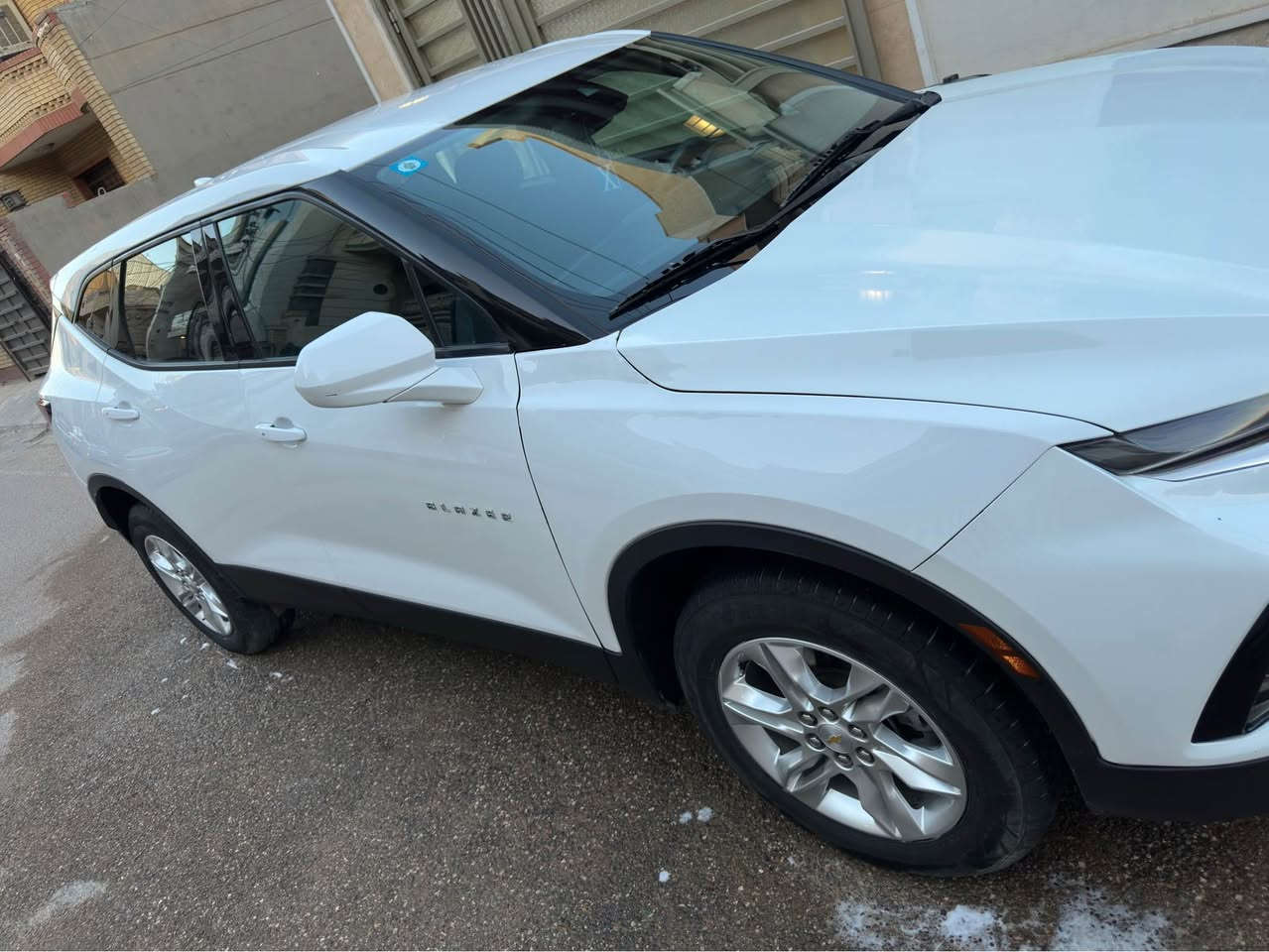 شوفرليت بلايزر 2022 الفئهLt 
المحرك 2000 تيربو 

الضرر: جاملغ وبنيد  وشوية من الباب 

————————————————————————
 حجم المحرك 2000 تيربو 
كير ٩ نمر 
بصمة ابواب وتشغيل عن بعد. 
بصمات 6
زينون عالي ناصي آصل. 
حساسات خلفية
جنطة مو كهرباء 
تبريد خلفي 
تحكم ستيرن جهتين. 
سستم صوت متكامل. 
هاند بريك بصمة. 
تحديد مسار 
فور ويل
3 وضعيات قيادة
السعر 19.500$
مكان بغداد السيدية 
*********** بغداد, العراق
