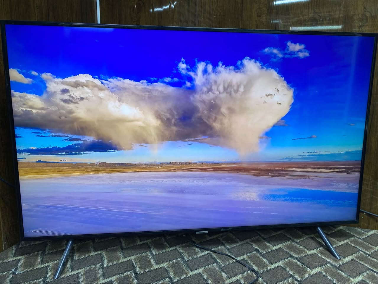 للبيع ابلازمه حجم 55 نوعيه سامسونك الاصلي فول مواصفات الدقه 4kالجهاز كلش كلش نظيف وشرط 375 
*********** كركوك, العراق
