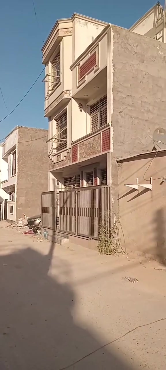 بيت للايجار ٥٠م  ٣طوابق ٣غرف نوم الأرضي استقبال ومطبخ وصحيات الثاني غرفتين نوم وصحيات الثالث غرفة نوم وصحيات الدورة شارع الجنابي مدخل كلية الفارابي الإيجار ٦٠٠ الف للاستفسار ***********
***********
