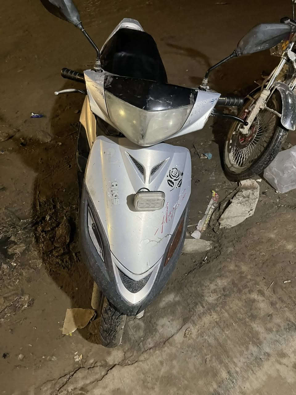 السلام عليكم ماكس ١٤٠ كامله السعر 200
***********
