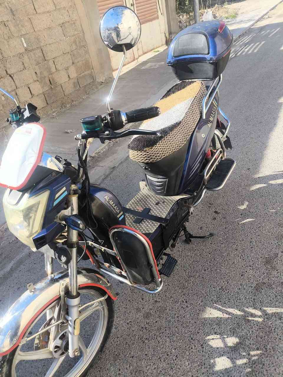 هارلي لبيع موديل 23 نوع الماسه بطاريات عشره ونص يقرن
34 أمبير  بطاريات كهربائيات كلها شغاله اي نقص مابيه جهاز مانع سرقه تحكم عن بعد واين متريد افحص 
***********
+9647827587898
400, بيه مجال
