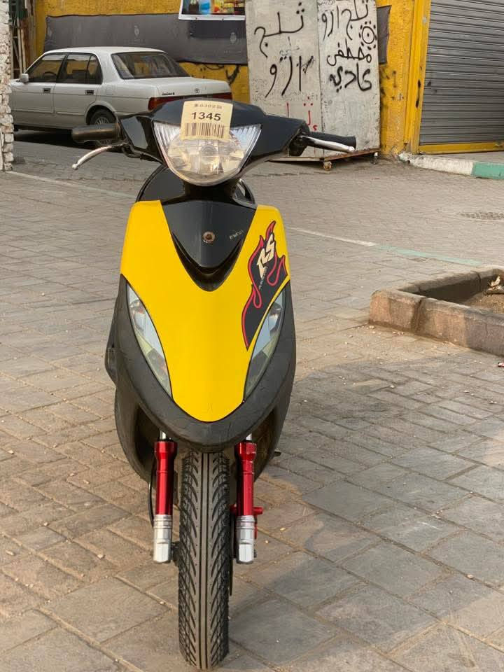 السلام عليكم دراجه ماكس مال رمبه ماشيه شيء قليل بالشارع نقره سلف اوراق كامله دراجه مكفوله شلعه معدل بكاني مدينه الصدر السعر 700, الف وبيها مجال الشراي يتصل راح اخلي رقم الهاتف ***********
