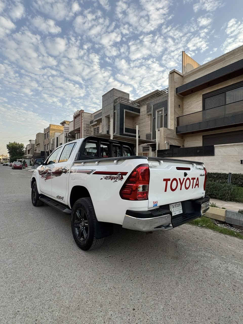 ساس  وبعدها بل ضمان شرط دهن و صيانة مجاني بعدها داخل الضمان نص موصفات
شاشة 
تحكمات استيرن جهتين 
كامرة خلفية
حساسات
داخل احمر 
ويل كروم 
اضافة درع امامي 
اخواني العزاء سيارة ساس أو (ساز) وبعدها بداخل ضمان 
ومكفولة كفالة عامة من صبغ و فتح وبارد وتبديل ومناقصها شي وخير من لله 
مكان سيارة بغداد حي البنوك
290
***********
