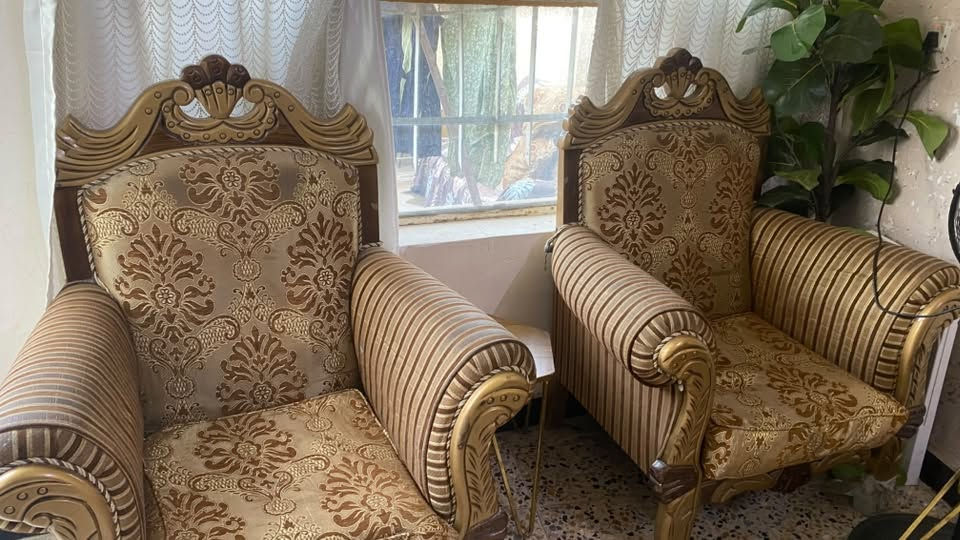 غرفه نوم تركية جديده استخدام قليل اريدها بــ ٣٢٥ وبيها مجال خمس قطع  تخم ملكي عشر مقاعد اريده ٣٥٠ وبي مجال للاستفسار َ؏ ََ هــذآ رقم ***********
