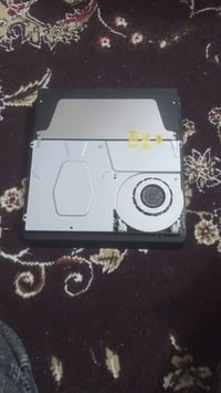 بلايستيشن ٤ سليم • يد اصلية • مبرد