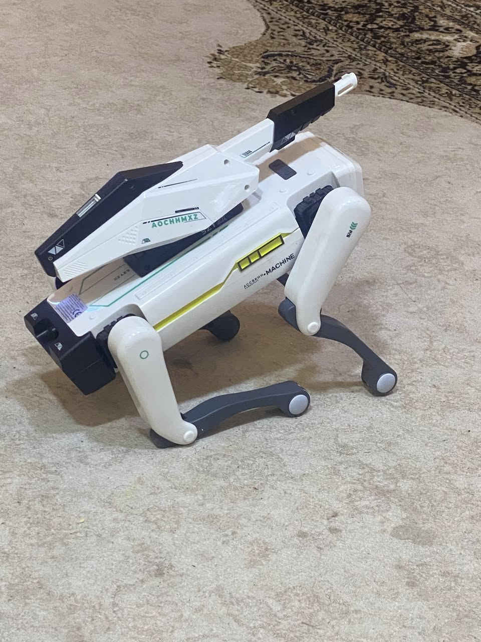 الروبوت (كلب آلي) ويحتوي على أزرار جاهزة لتنفيذ حركات وحركات استعراضية.
🔹 الأزرار الرئيسية للحركات
 • SIT DOWN ➜ يجلس
 • GET DOWN ➜ ينزل للأسفل / ينبطح
 • HANDSTAND ➜ يقف على اليدين (حركة توازن)
 • HANDSHAKE ➜ مصافحة
 • PUSH UP ➜ تمارين ضغط
 • DANCE ➜ رقص
 • MUSIC ➜ تشغيل موسيقى
 • SLEEP ➜ وضع النوم
 • STORY ➜ يروي قصة أو يصدر أصوات تفاعلية
 • GREETINGS ➜ تحية
 • ACT CUTE ➜ حركة لطيفة
 • PATROL ➜ وضع الحراسة (يمشي ويراقب)

⸻

🔹 الحركات القتالية / الاستعراضية
 • KUNGFU ➜ حركات كونغ فو
 • ATTACK ➜ هجوم تمثيلي
 • SURRENDER ➜ استسلام 😂

 • SWING / SWIMMING ➜ حركة تمايل أو سباحة .
 • 
URINATE ➜ حركة تمثيلية للتبول (حركة مضحكة .

بي هواي شغلات وبي مكان تخليله ماي 

مكان نجف يوجد توصيل 
اعلى سعر ابيع


**إذا كنت صاحب هذا الإعلان وتريد حذفه لأي سبب، رجاءا أرسل رسالة إلى الدعم الفني**